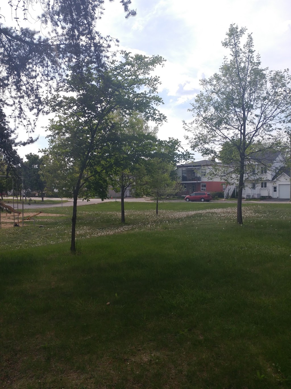 Parc Dessureault | 62 Rue Dessureault, Trois-Rivières, QC G8T 2L1, Canada | Phone: (819) 373-3760