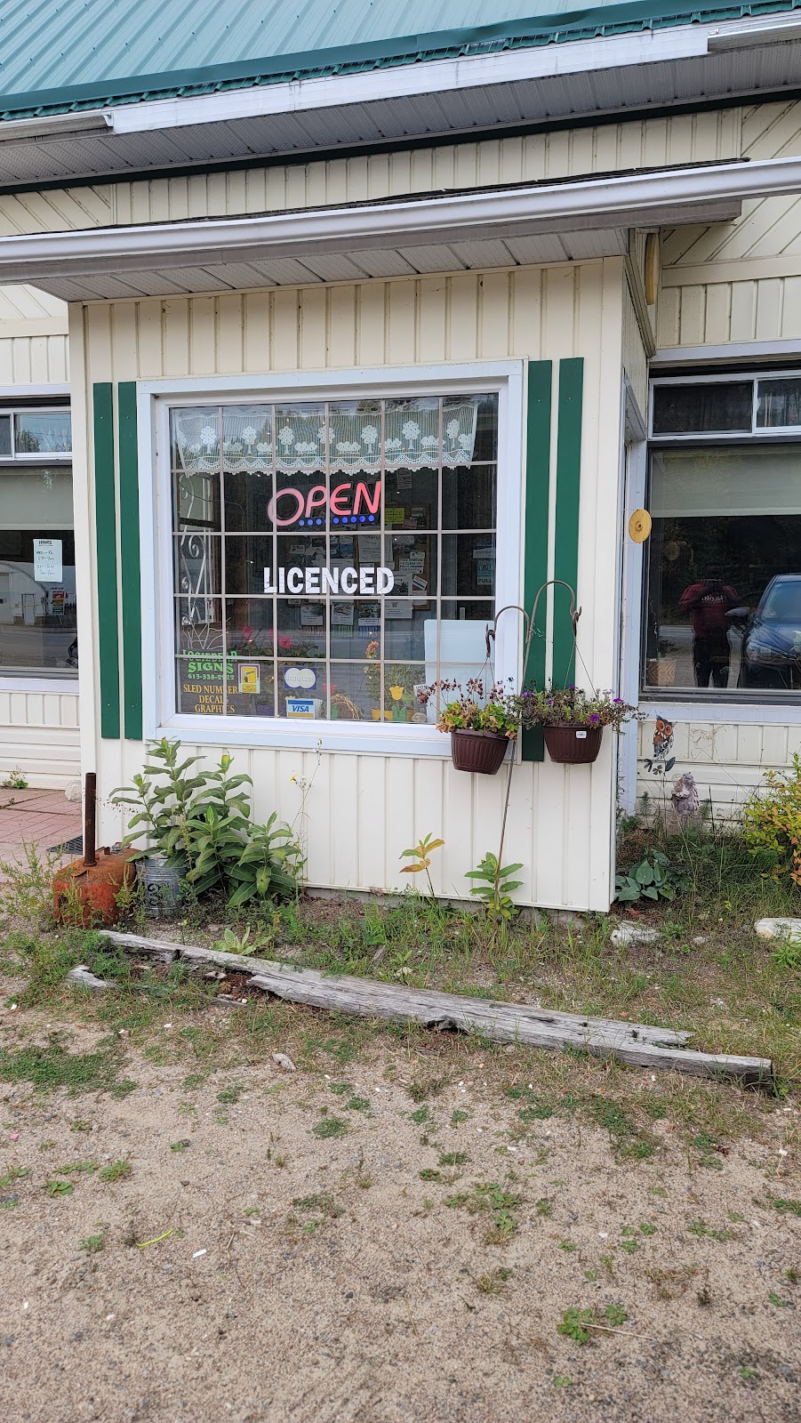 Porterville Diner | 2367 ON-127, Lake Saint Peter, ON K0L 2K0, Canada | Phone: (613) 338-3043