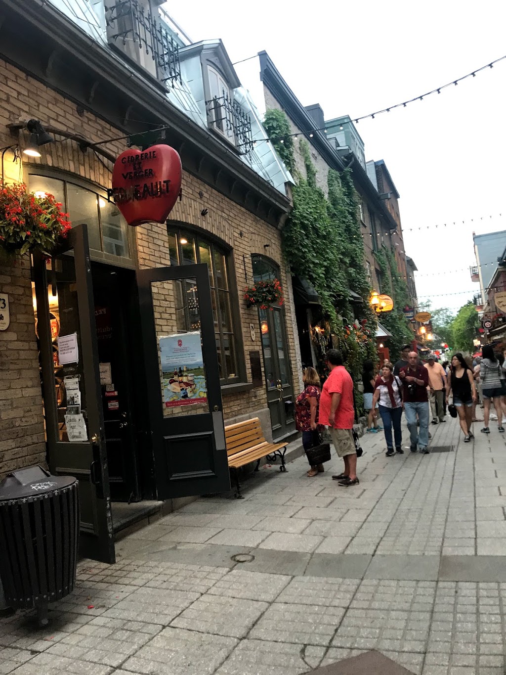 Mandy Boutique | 71 Rue du Petit Champlain, Québec, QC G1K 4H5, Canada | Phone: (418) 914-1010