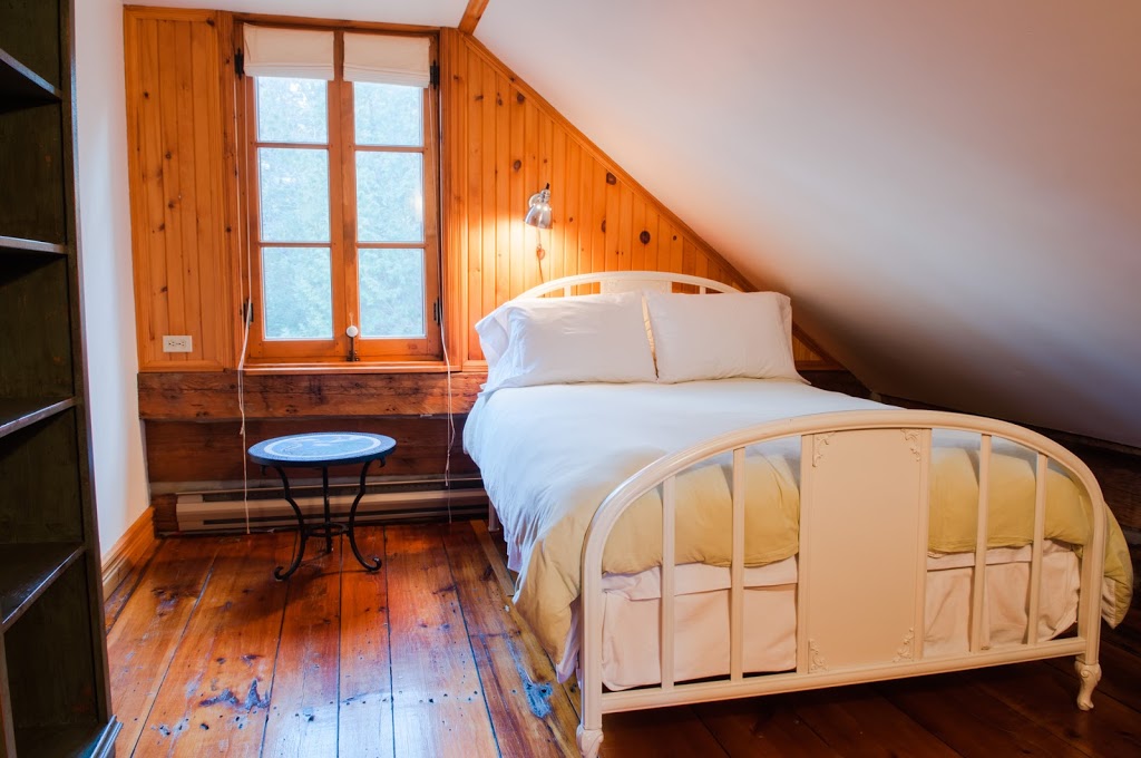 CEDAR CREEK, PETIT TRAIN DU NORD, LAURENTIANS | 1735 Chemin de la Gare, Val-Morin, QC J0T 2R0, Canada | Phone: (819) 324-9663