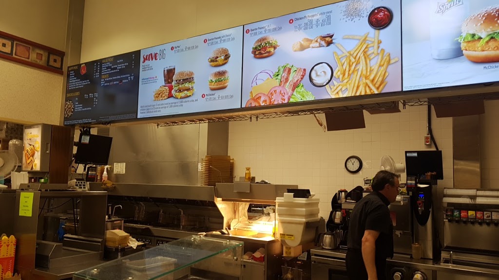 McDonalds | 7100 Tecumseh Rd E, Windsor, ON N8T 1E6, Canada | Phone: (519) 974-2587