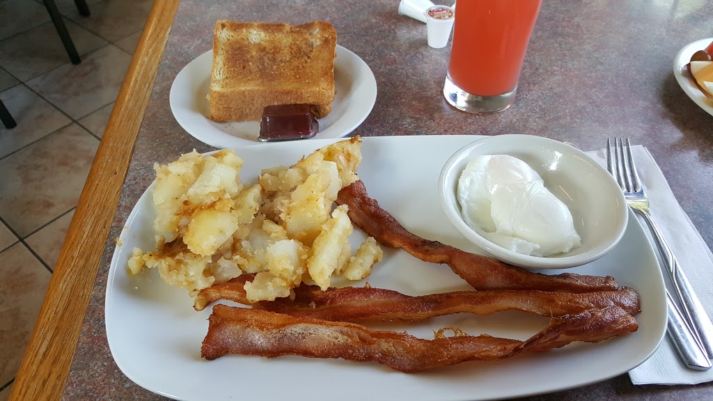 Chuckwagon Restaurant | 7 Ingersoll Road, Woodstock, ON N4S 2R1, Canada | Phone: (519) 539-2522