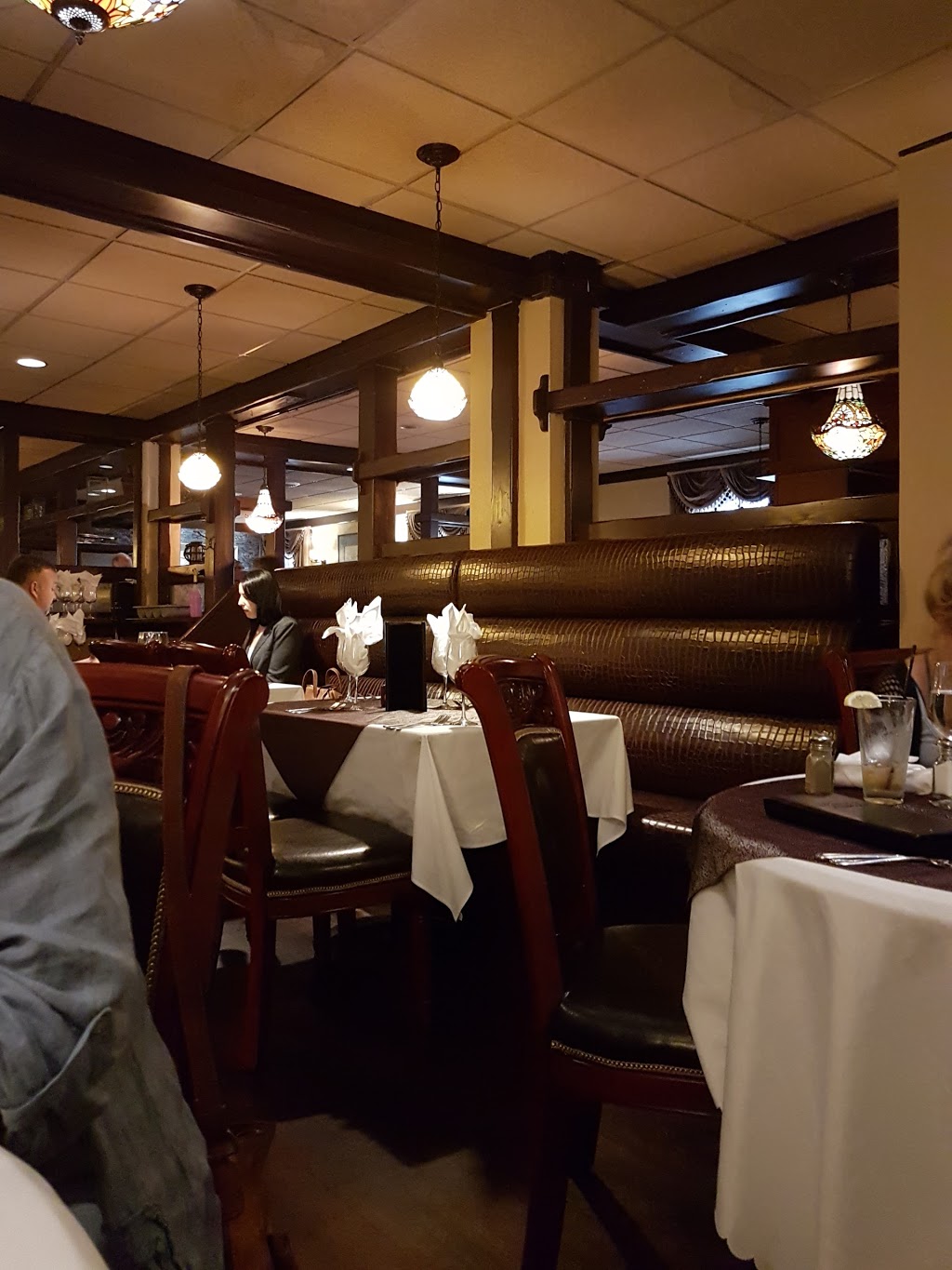 Bercs Steakhouse | 186 Lansdowne St E, Peterborough, ON K9J 7N9, Canada | Phone: (705) 745-3434
