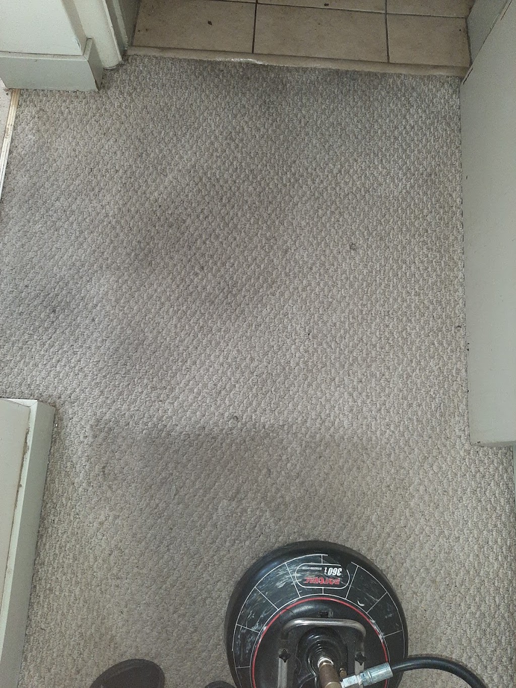 UltraPro Cleaning Services | 845 Northmount Dr NW, Calgary, AB T2L 0A3, Canada | Phone: (825) 882-5336