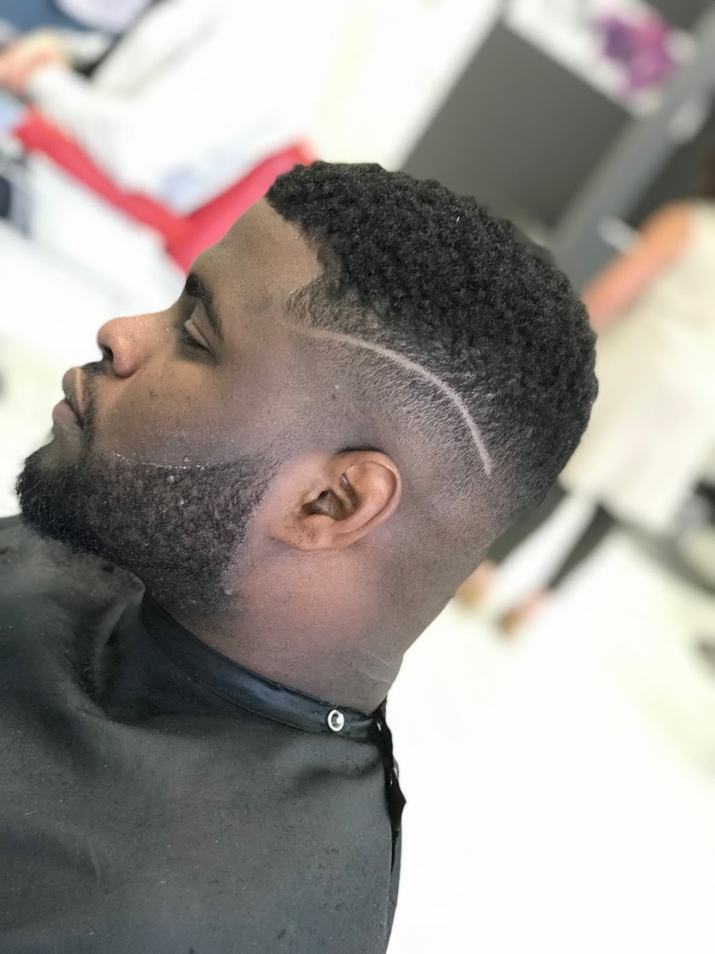 Blessed hands barbershop&hairsalon | 1080 Adelaide St N, London, ON N5Y 2N1, Canada | Phone: (519) 645-1010
