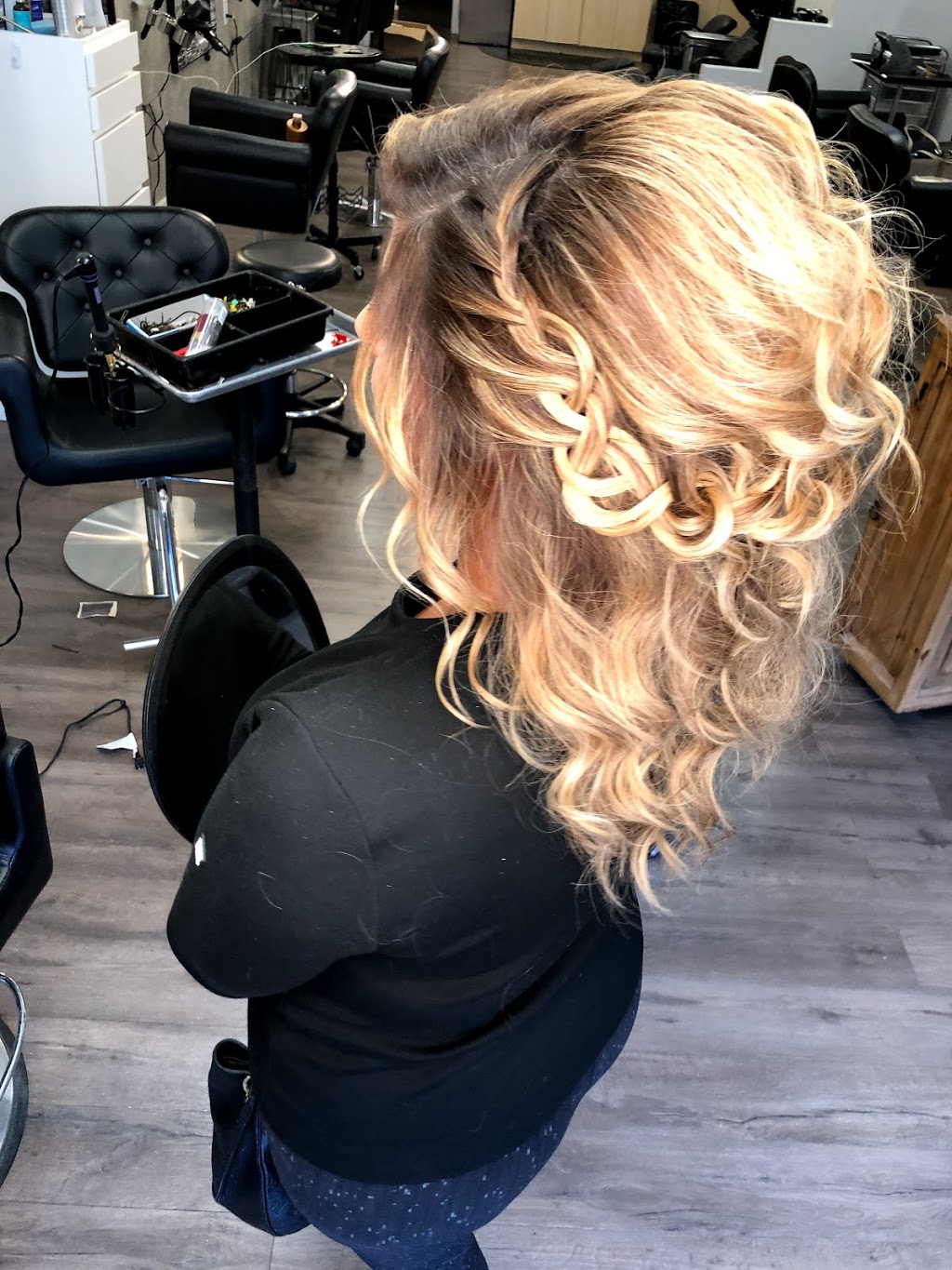 Starz Salon | 1223 Bank St, Ottawa, ON K1S 3X7, Canada | Phone: (613) 738-7827