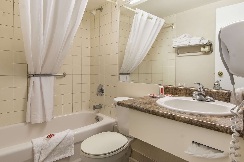 Econo Lodge | 265 Memorial Ave, Orillia, ON L3V 5X8, Canada | Phone: (705) 326-3554