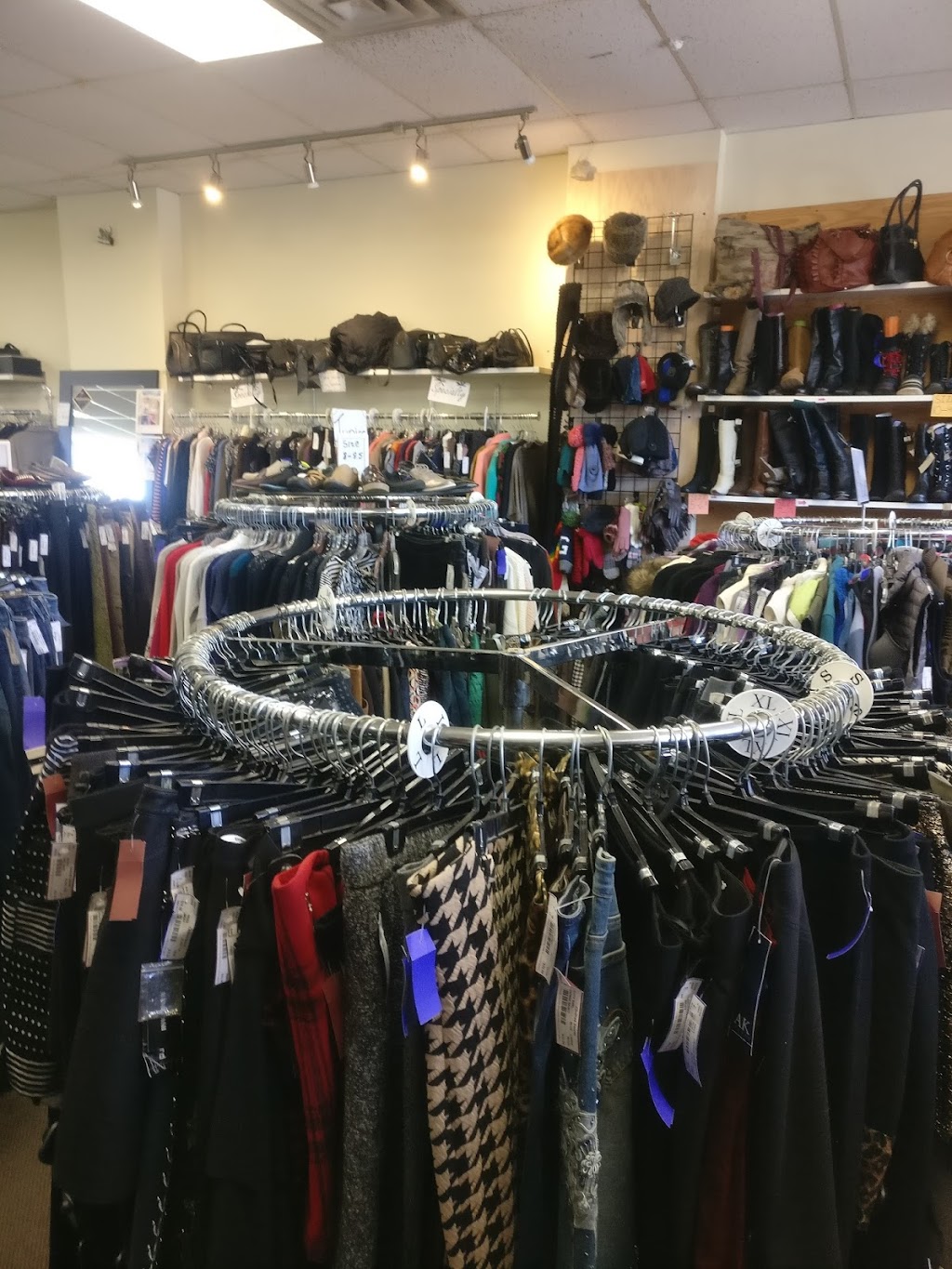 The Clothes Secret | 1136 Bank St, Ottawa, ON K1S 3X6, Canada | Phone: (613) 730-9039