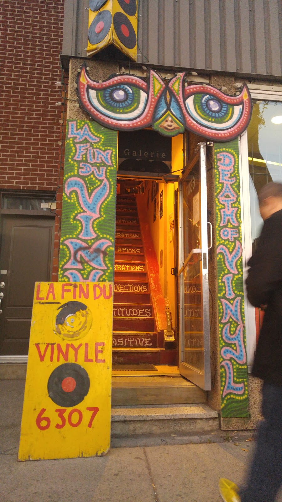 LA FIN DU VINYLE/DEATH OF VINYL | 6442 Boul St-Laurent, Montréal, QC H2S 3C4, Canada | Phone: (514) 495-2786