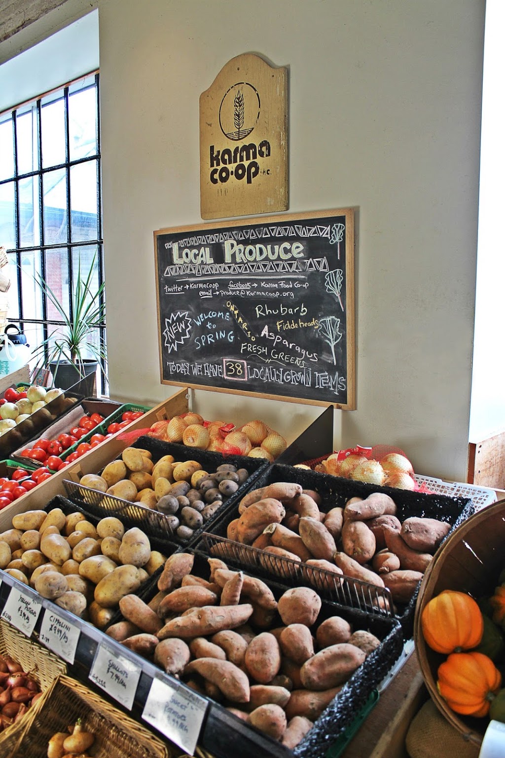 Karma Co-Op Food Store | 739 Palmerston Ave, Toronto, ON M6G 2R3, Canada | Phone: (416) 534-1470