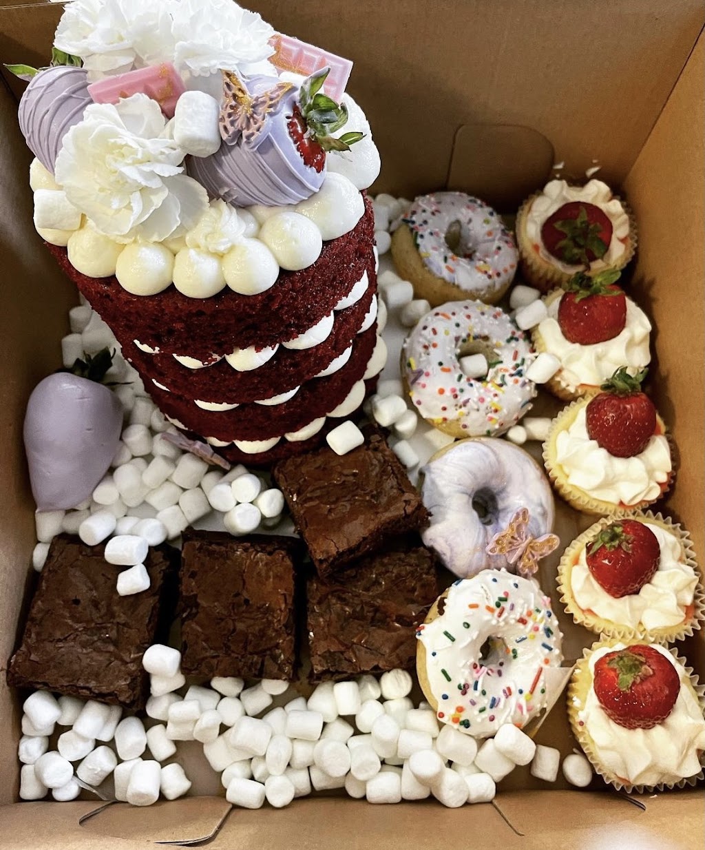 Cakebusters Made to Order Cake Shop | 5 Field Sparroway, North York, ON M2H 3B6, Canada | Phone: (647) 802-2313