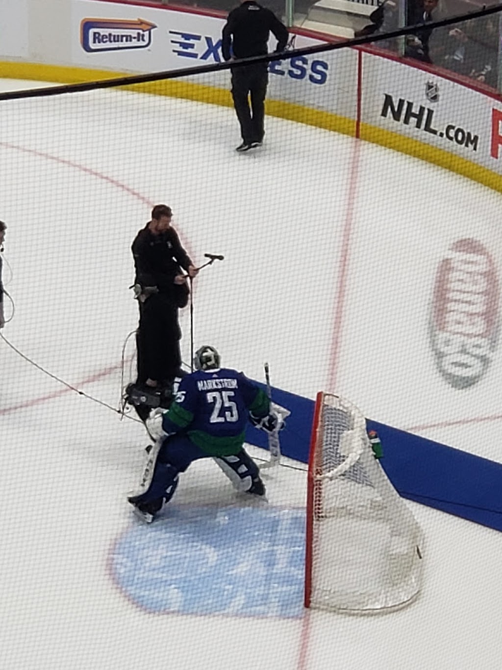 Vancouver Canucks | 800 Griffiths Way, Vancouver, BC V6B 6G1, Canada | Phone: (604) 899-4600