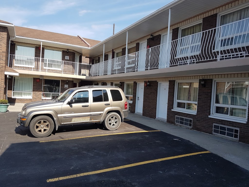 Kenora Motel | 2030 Huron Church Rd, Windsor, ON N9C 2L5, Canada | Phone: (519) 969-7500