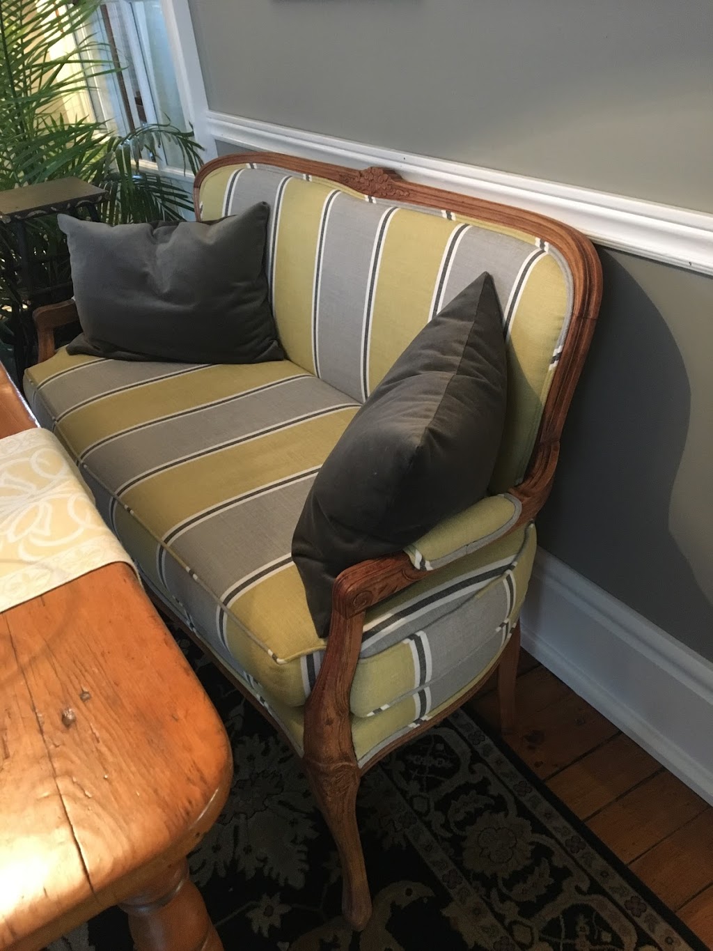 Munn Weston Upholstery | 226 William St, London, ON N6B 3B9, Canada | Phone: (519) 438-6353
