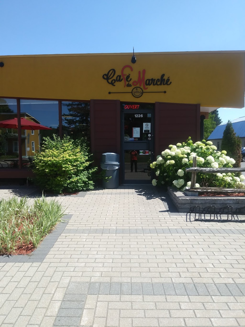 Café du Marché | 1226 Rue Principale, Saint-Étienne-des-Grès, QC G0X 2P0, Canada | Phone: (819) 655-0344