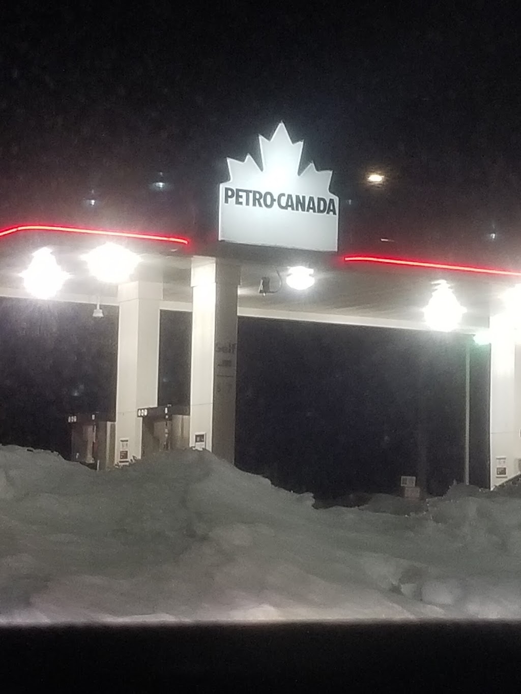 Petro-Canada | 3201 Conroy Rd, Ottawa, ON K1G 3N4, Canada | Phone: (613) 248-0152