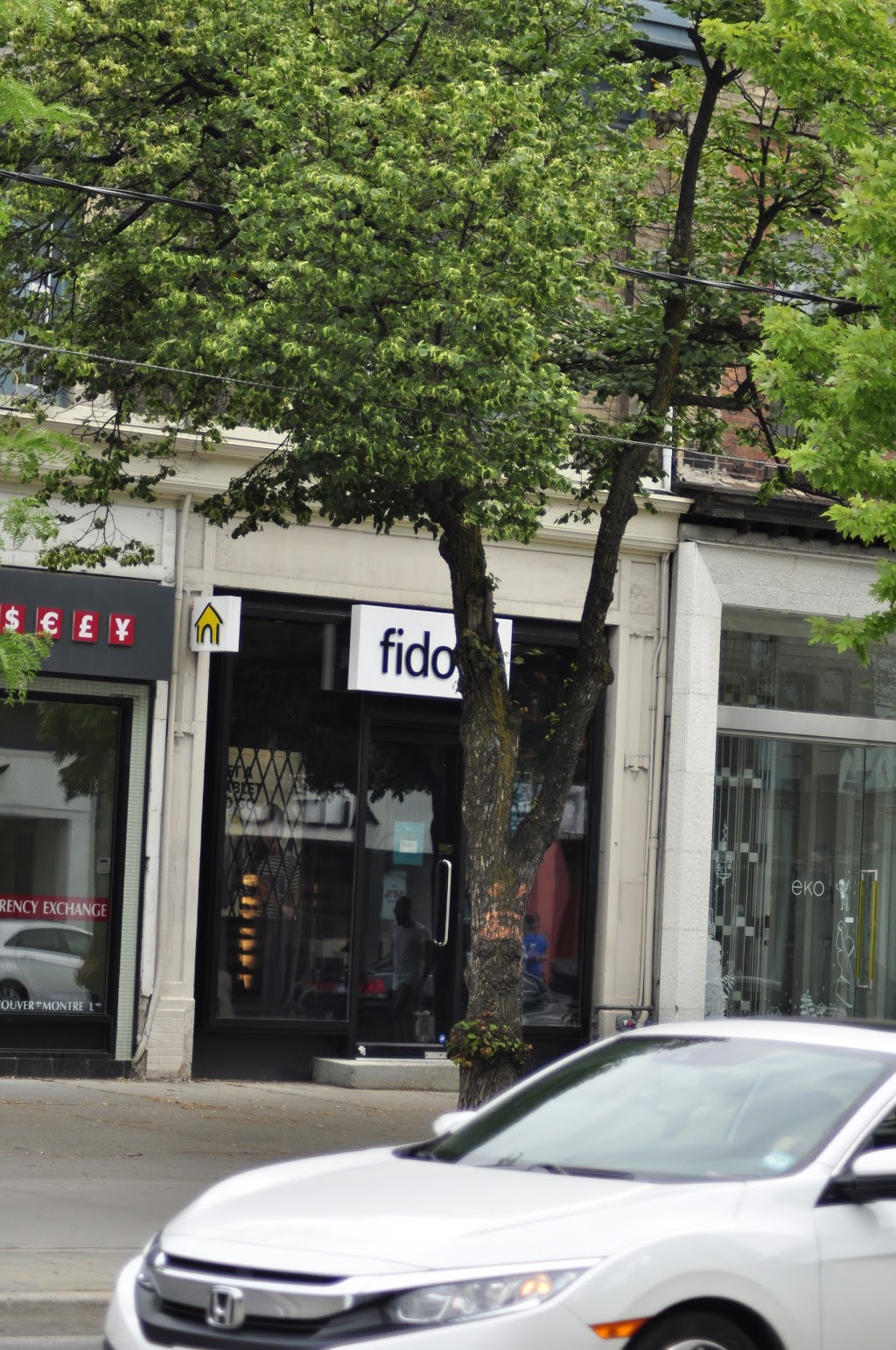 Fido | 290 Queen St W, Toronto, ON M5V 2A1, Canada | Phone: (416) 849-1855