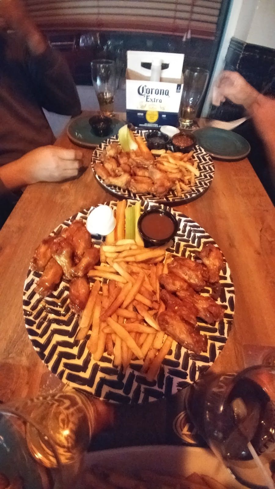 Graysons Pub and Grub | 2 Marsellus Dr, Barrie, ON L4N 0Y4, Canada | Phone: (705) 735-6047