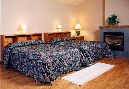 Breakers Motel on the Lake | 94 Green St, Cobourg, ON K9A 3W1, Canada | Phone: (905) 372-9231
