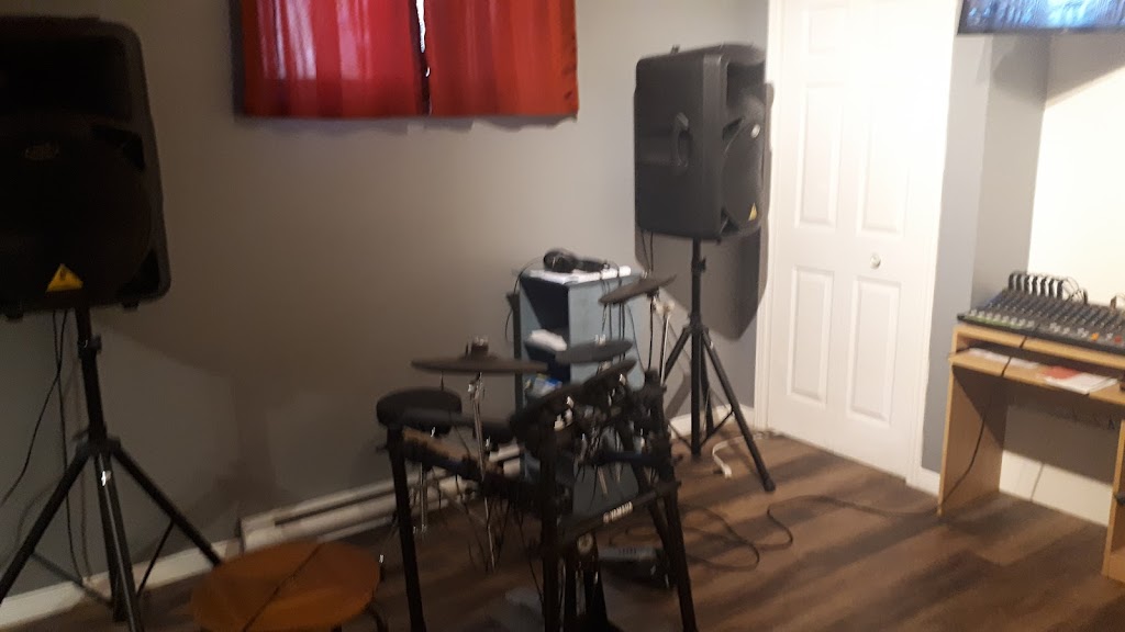 Cour de batterie jocormier | 524 Rue du Pre Vert, Neuville, QC G0A 2R0, Canada | Phone: (418) 454-1221