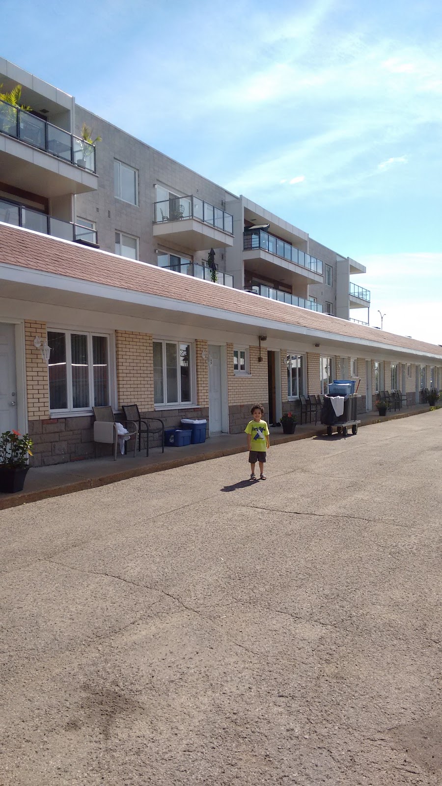 Motel Olympic | 3878 Boulevard Sainte-Anne, Québec, QC G1E 3M3, Canada | Phone: (418) 667-8716