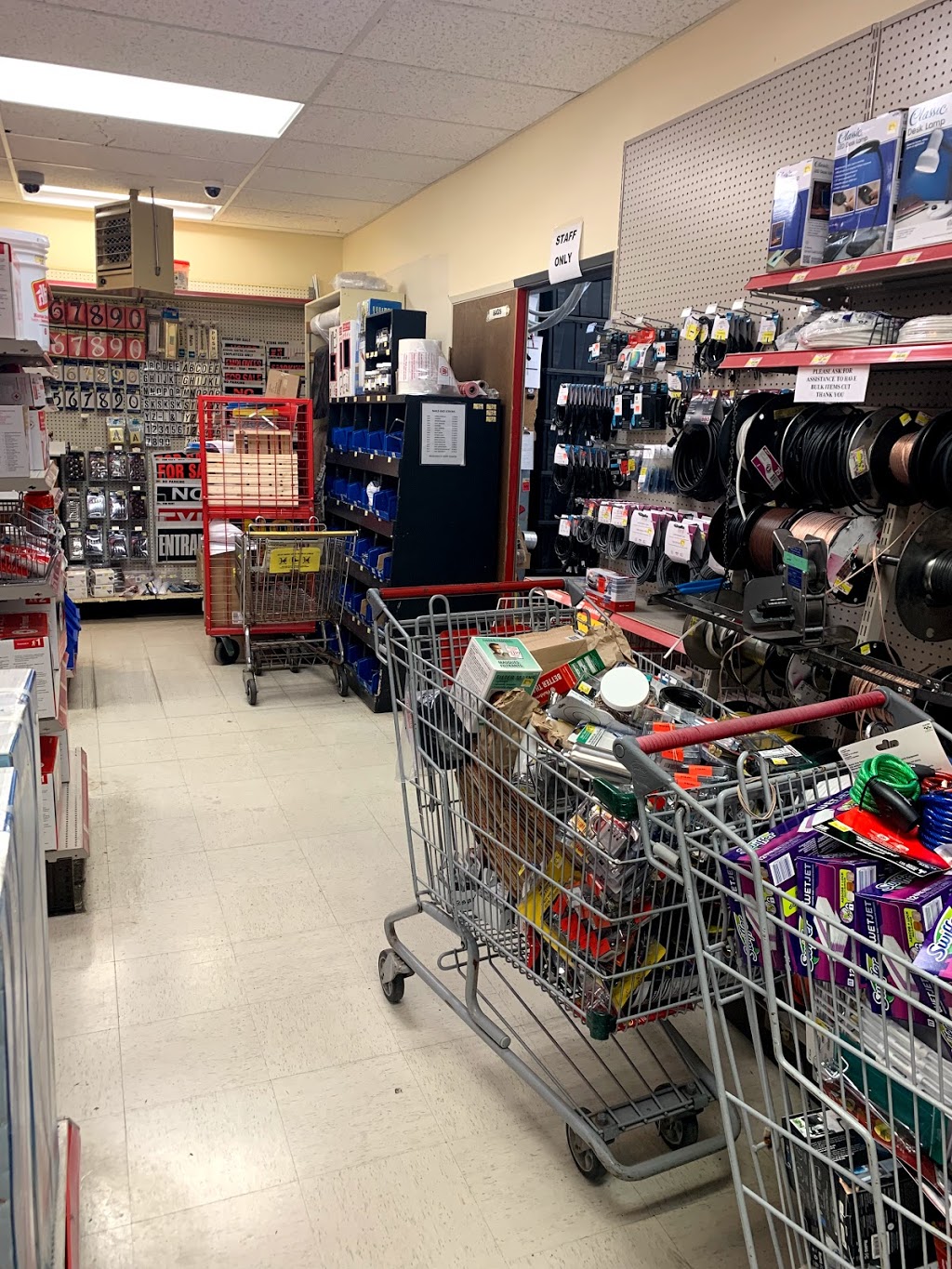 Home Hardware Sidney | 2356 Beacon Ave, Sidney, BC V8L 1X3, Canada | Phone: (250) 656-2712