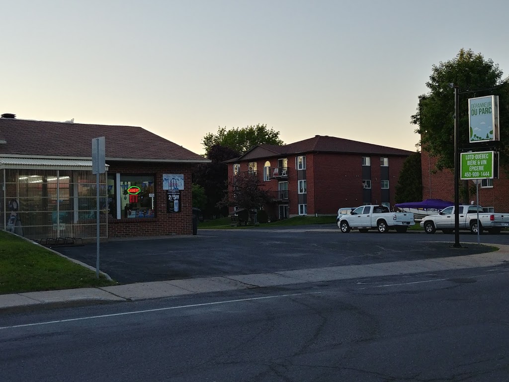 Depanneur Rene Enr | 317 Rue Monseigneur-Nadeau, Sorel-Tracy, QC J3P 7C4, Canada | Phone: (450) 908-1444