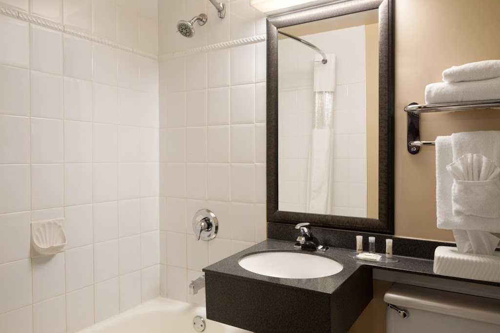 Days Inn by Wyndham Victoria On The Harbour | 427 Belleville St, Victoria, BC V8V 1X3, Canada | Phone: (250) 386-3451