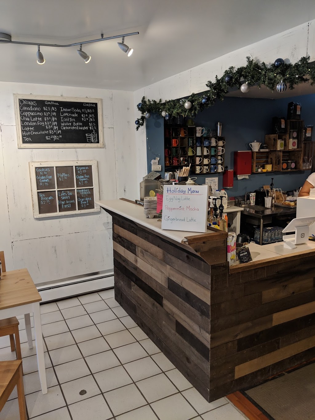 Lighthouse Café | 19149 Centre St Unit #4, Mount Albert, ON L0G 1M0, Canada | Phone: (905) 557-2852