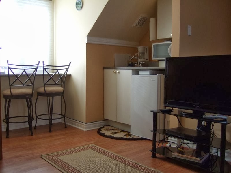 Manoir Lakeshore Manor | 590 Chemin Bord-du-Lac, Dorval, QC H9S 2B3, Canada | Phone: (514) 770-5254