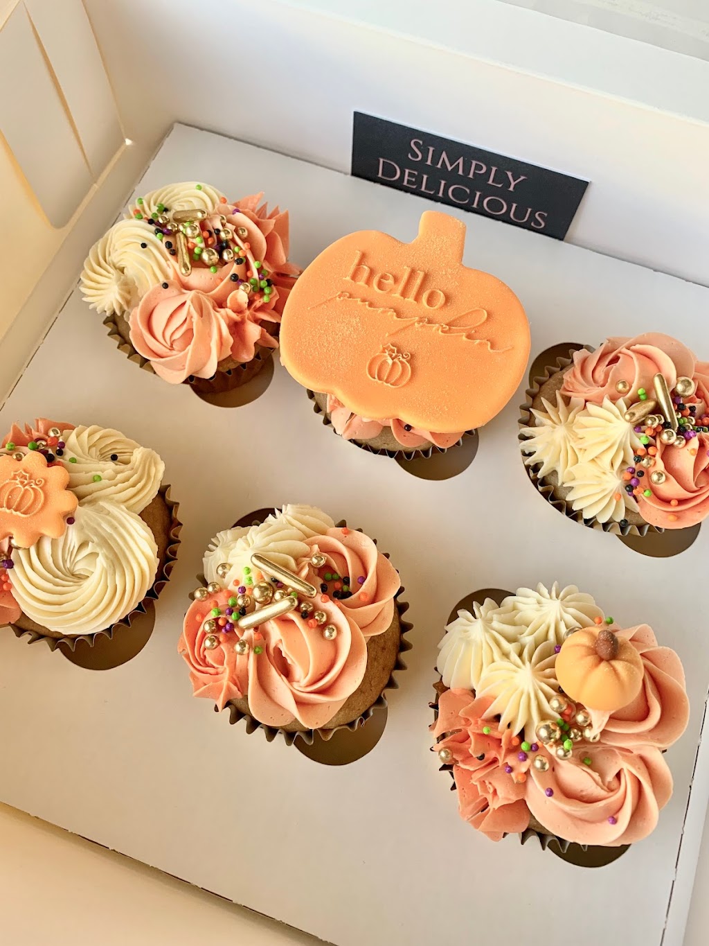 Simply Delicious Cake Studio | 4 Cougarstone Common SW, Calgary, AB T3H 5A3, Canada | Phone: (403) 390-0694