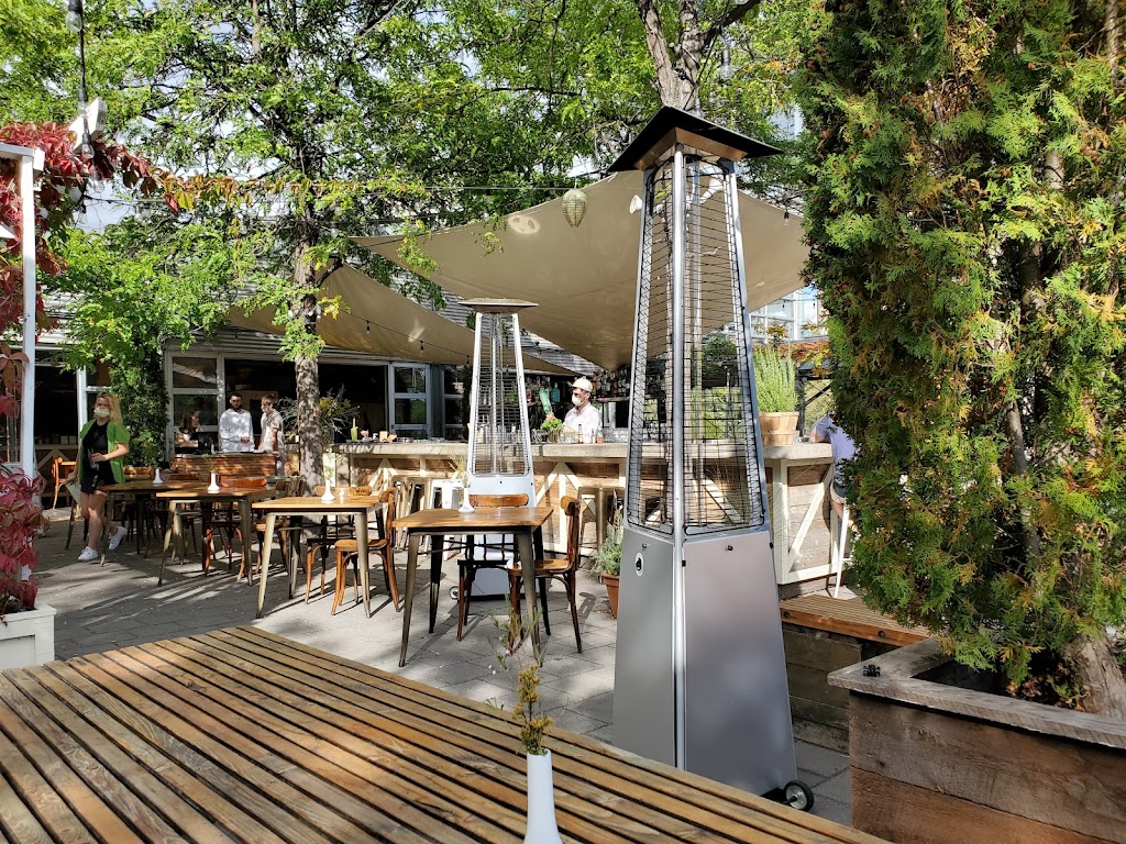 Marché des Éclusiers | 400 R. de la Commune O, Montréal, QC H3C 0N8, Canada | Phone: (438) 795-8265