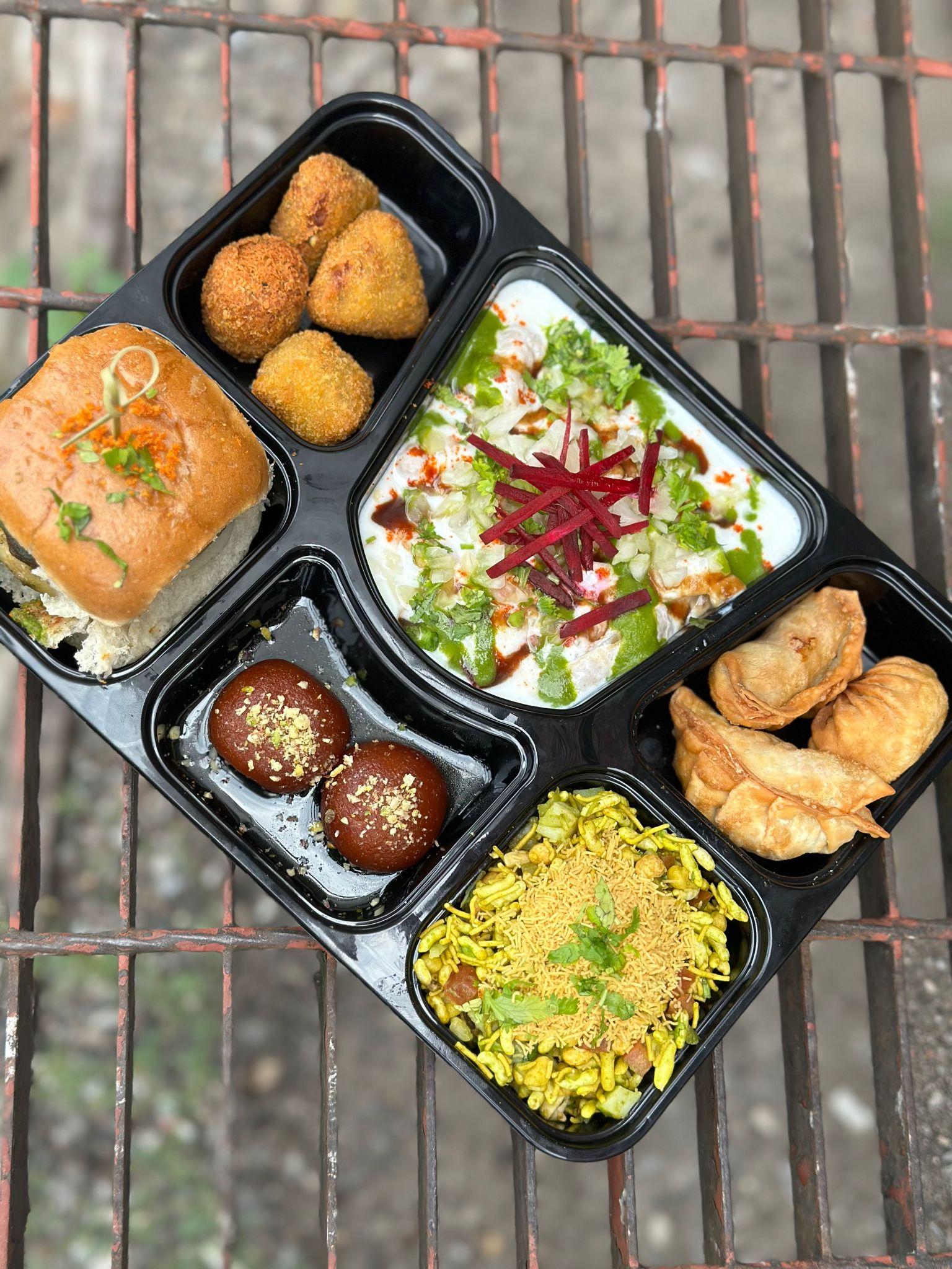 Street Chaat - Brampton | 332 Main St N, Brampton, ON L6V 1P8, Canada | Phone: (905) 500-6494