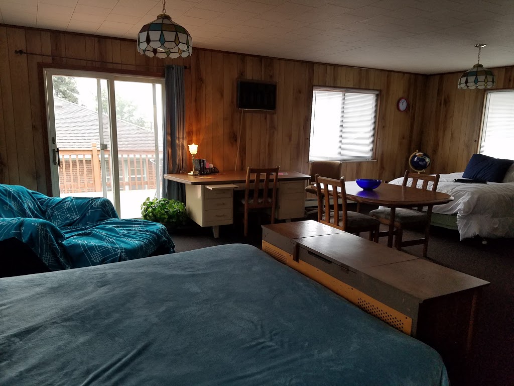 Colony Motel | 6077 Pointe Tremble Rd, Algonac, MI 48001, USA | Phone: (810) 794-5974