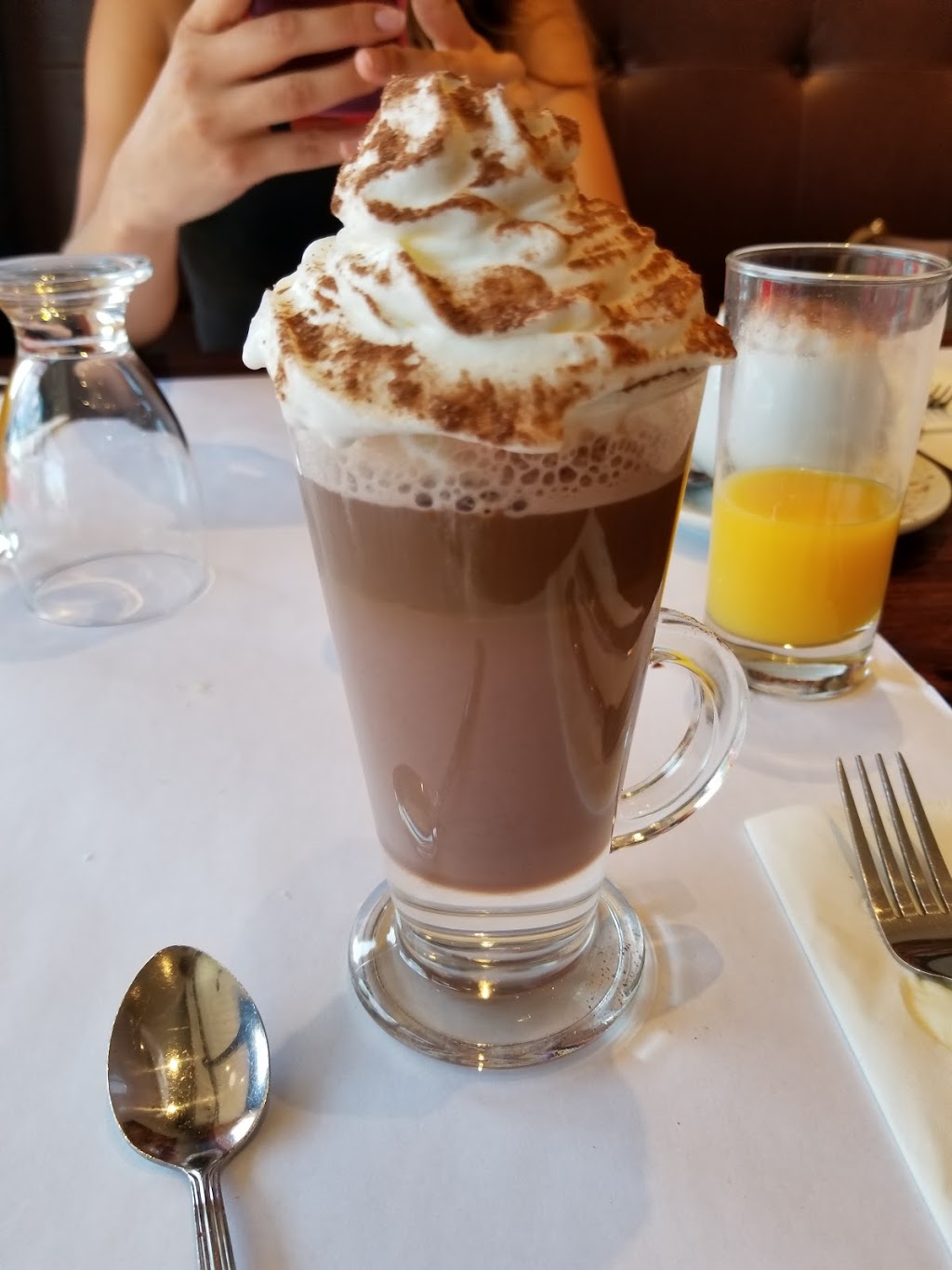 Restaurant Maurizio | 2738 Boulevard Saint-Charles, Kirkland, QC H9H 3B6, Canada | Phone: (514) 697-5070