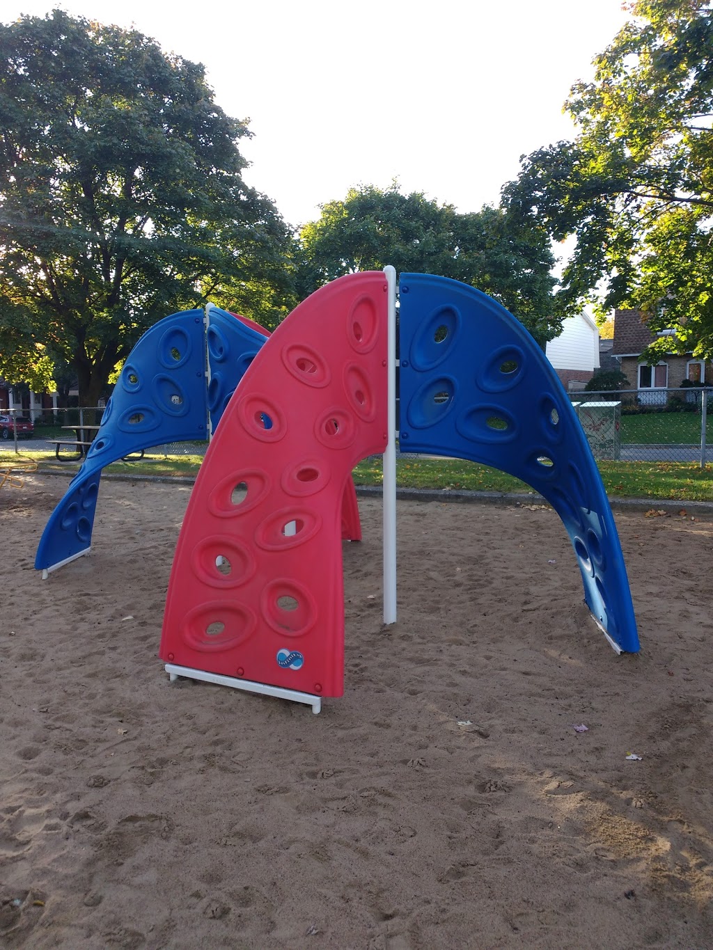 Meades Park | Boul Hymus, Kirkland, QC H9H 3W7, Canada