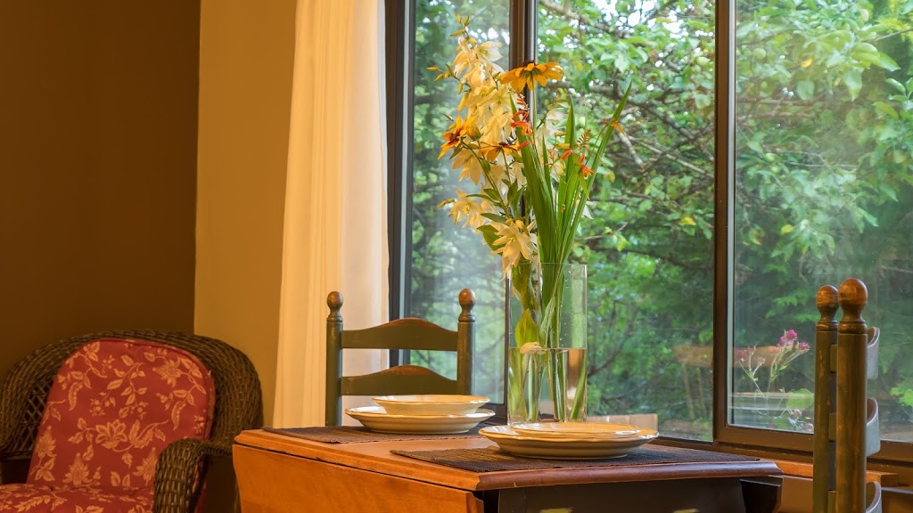 Youbou Guest House | 10331 Youbou Rd, Youbou, BC V0R 3E1, Canada | Phone: (250) 710-0207