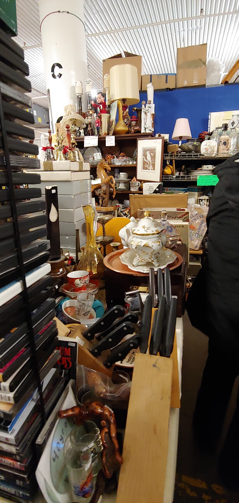 Mulvey Market | 421 Mulvey Ave E, Winnipeg, MB R3L 0R6, Canada | Phone: (204) 478-1217