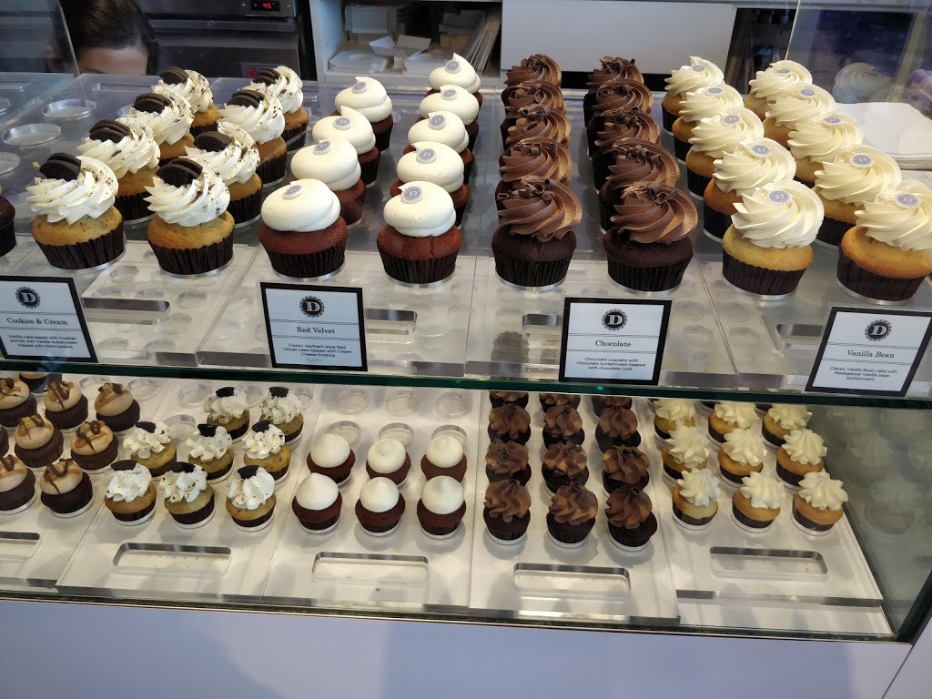 Dolled Up Cupcakes | Meadowvale Town Centre Cir Unit MO2B, Mississauga, ON L5N 4B7, Canada | Phone: (905) 817-0888
