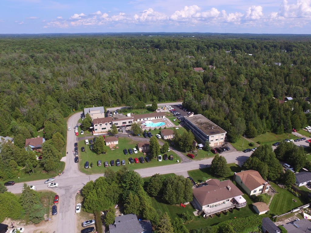 Sauble Lodge Motor Inn | 213 2nd Ave N, Sauble Beach, ON N0H 2G0, Canada | Phone: (519) 422-1040