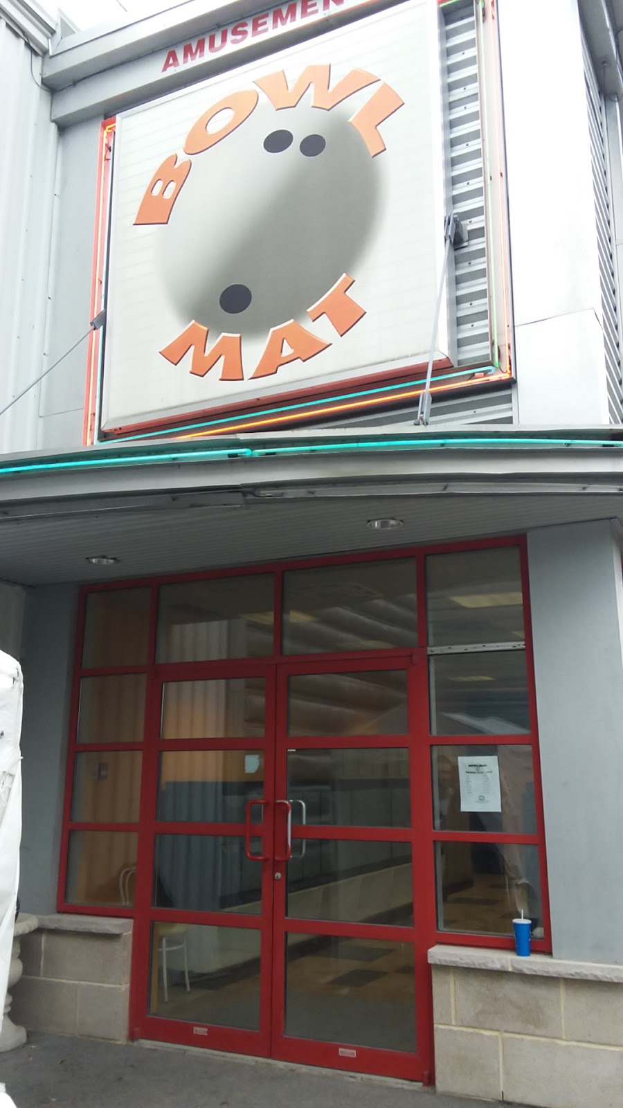 Bowl-Mat | 300 Rue Terry Fox, Saint-Eustache, QC J7P 5C6, Canada | Phone: (450) 623-6400