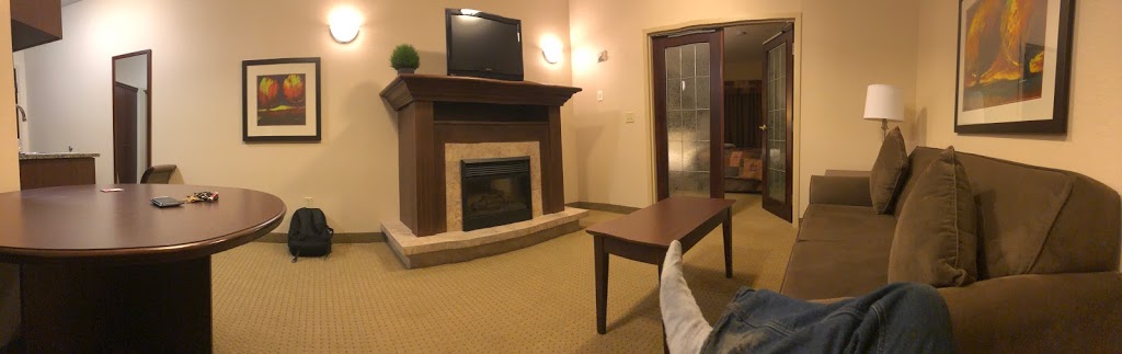 Ramada by Wyndham High River | 1512 13 Ave SE, High River, AB T1V 2B1, Canada | Phone: (403) 603-3183