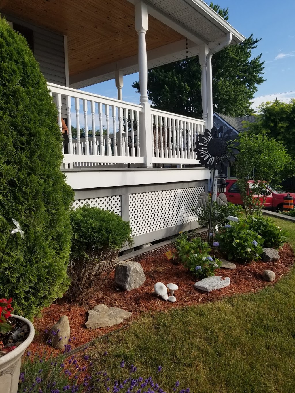 Edgewater Bed and Breakfast | 25 Hill St, Picton, ON K0K 2T0, Canada | Phone: (613) 476-4256