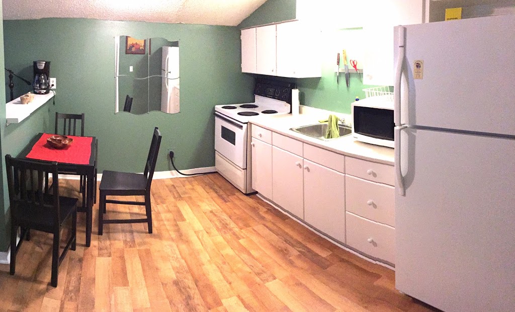 Cha Guest House | 135 St Lawrence St, Merrickville, ON K0G 1N0, Canada | Phone: (613) 252-2777