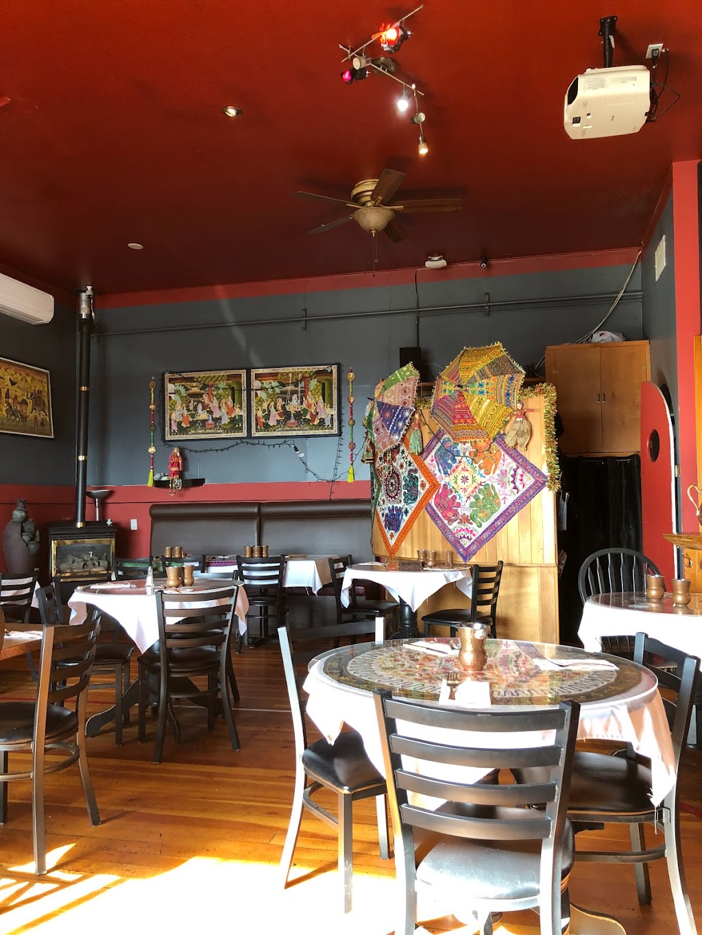Royal Zayka | 6275 Marine Ave, Powell River, BC V8A 4K6, Canada | Phone: (604) 414-0143