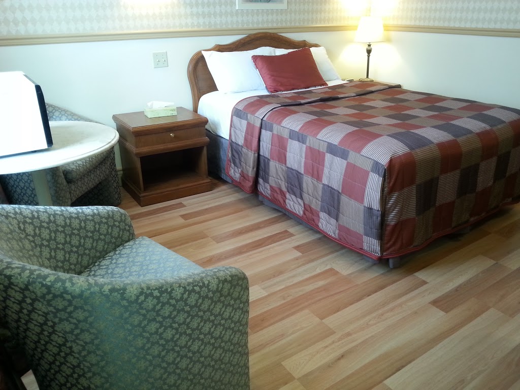 Hotel-Motel La Marquise | lodging | 1700 Rue Wellington S, Sherbrooke, QC J1M 1K9, Canada | 8195632411 OR +1 819-563-2411