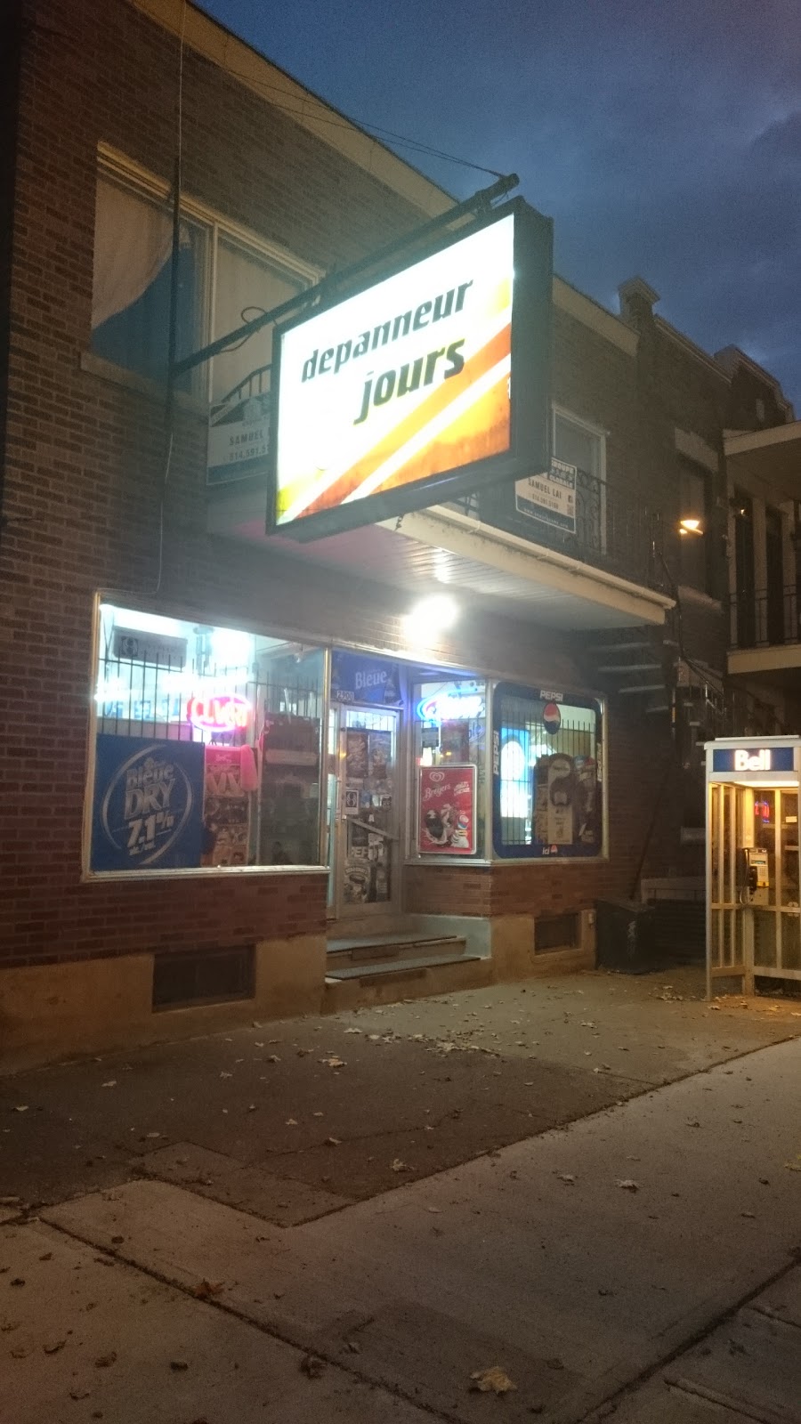 Depanneur Yoos | 2900 Rue Allard, Montréal, QC H4E 2M3, Canada | Phone: (514) 767-9997