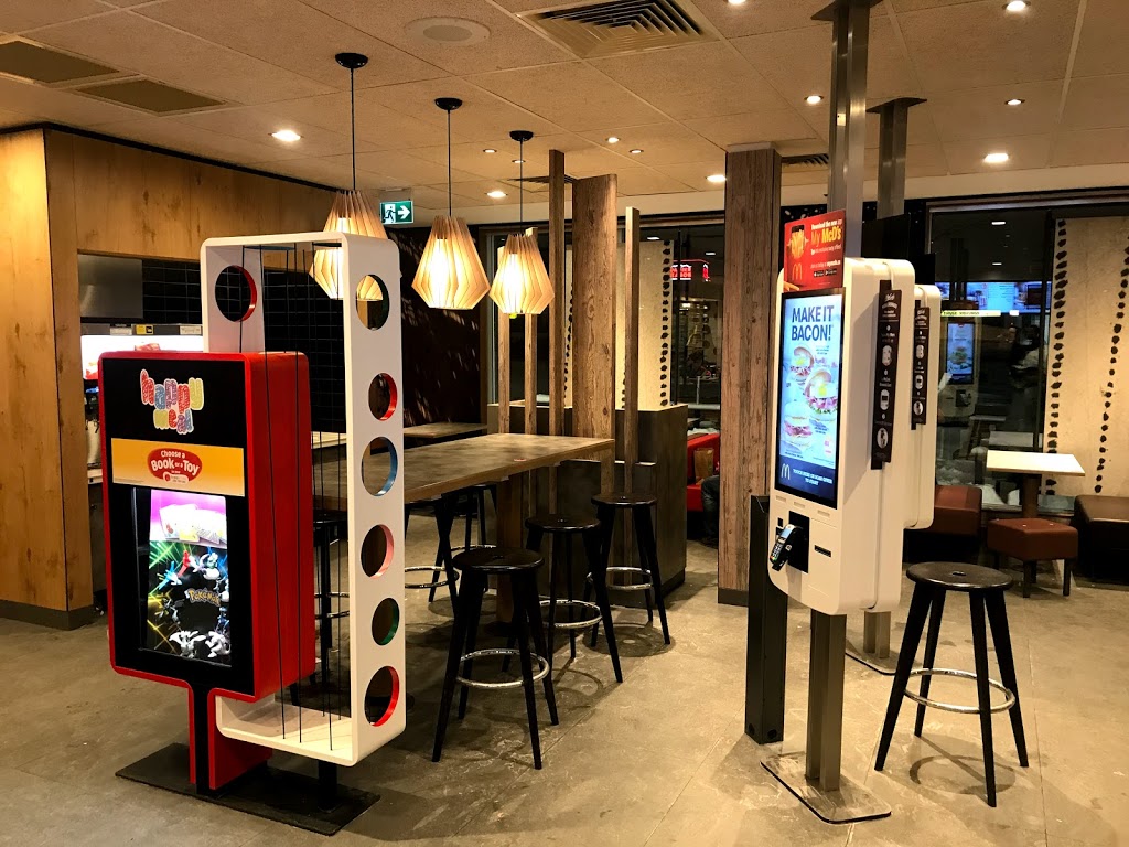 McDonalds | 2510 Hampshire Gate, Oakville, ON L6H 6A2, Canada | Phone: (905) 829-1227