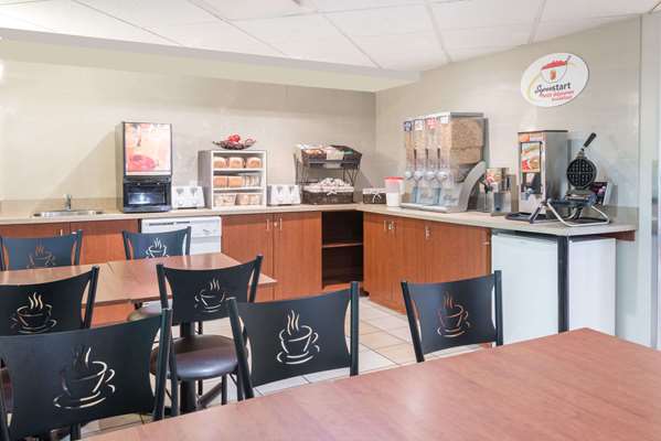 Super 8 by Wyndham Sainte Agathe Des Monts | 500 Rue Léonard, Sainte-Agathe-des-Monts, QC J8C 0A3, Canada | Phone: (819) 324-8880