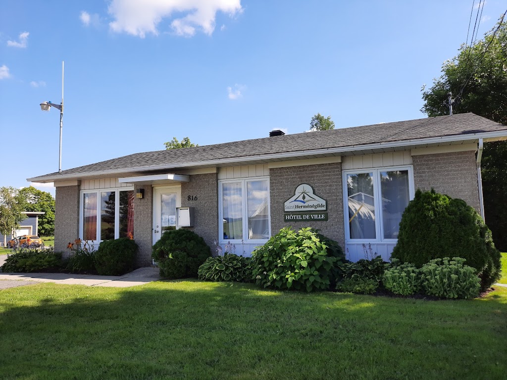Bureau municipal de Saint-Herménégilde | 816 Rue Principale, Saint-Herménégilde, QC J0B 2W0, Canada | Phone: (819) 849-4443